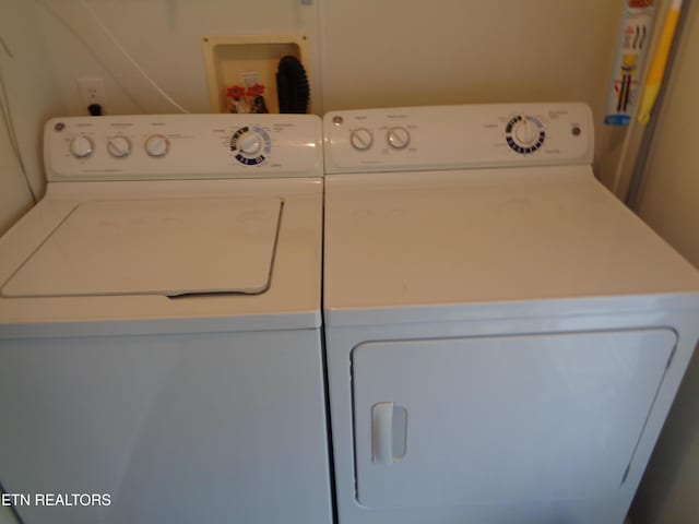 washroom with laundry area and washing machine and dryer