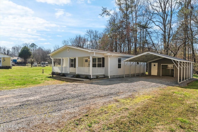 view of front facade featuring a porch, driveway, and a front lawn