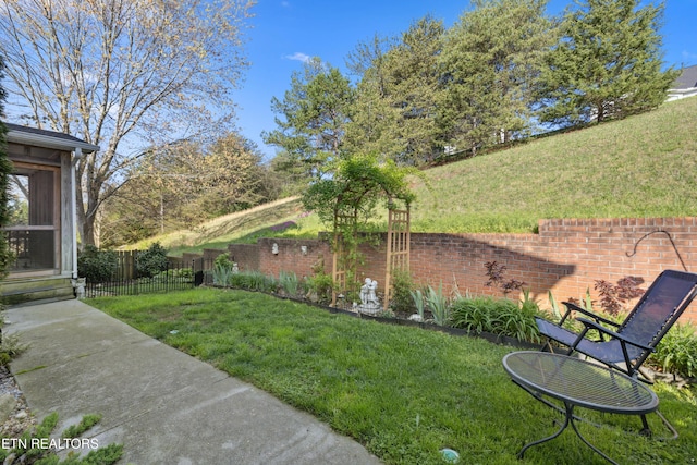 5633 Eagle Crest Ln, Knoxville, TN 37921 - view of yard with fence