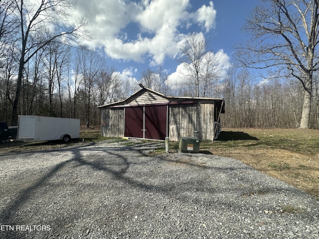 view of pole building with driveway