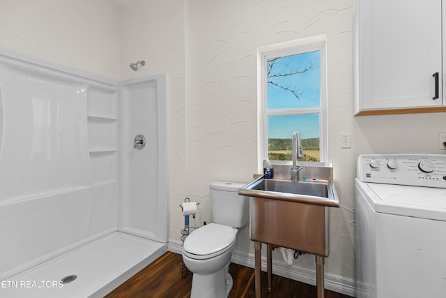 285 Redwood Dr, Dandridge, TN 37725 - full bath with washer / clothes dryer, a shower stall, wood finished floors, and a textured wall