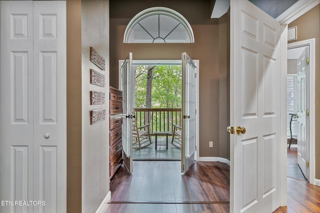 entryway featuring wood finished floors and baseboards