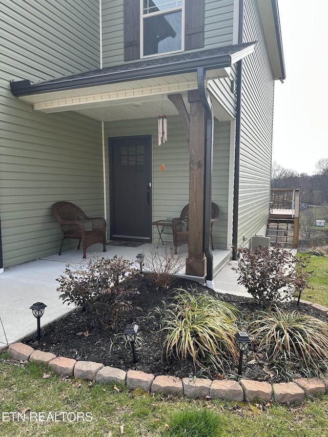 doorway to property featuring a porch
