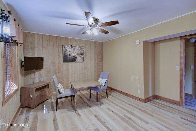 940 Stans Rd, Gatlinburg, TN 37738 - living area with baseboards, crown molding, ceiling fan, and wood finished floors
