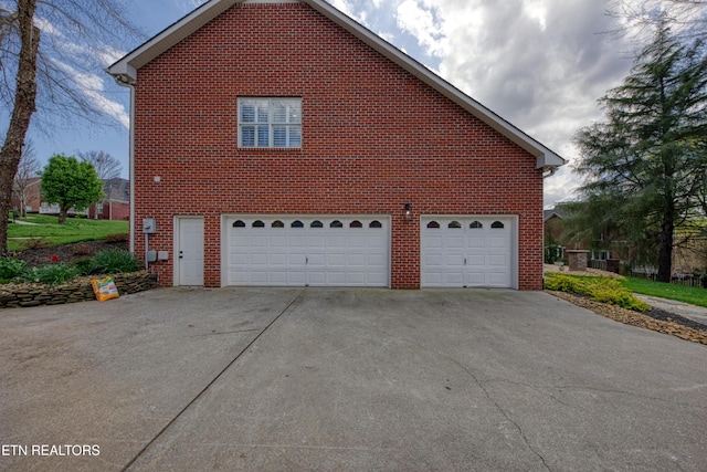 231 Gwinhurst Rd, Knoxville, TN 37934 - view of side of property with concrete driveway, brick siding, and an attached garage