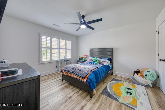 231 Gwinhurst Rd, Knoxville, TN 37934 - bedroom featuring wood finished floors, ceiling fan, baseboards, and visible vents