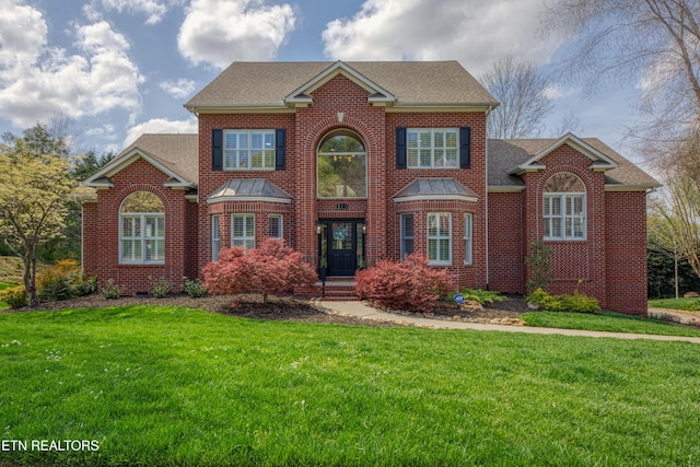 231 Gwinhurst Rd, Knoxville, TN 37934 - view of front facade with roof with shingles, a front yard, and brick siding