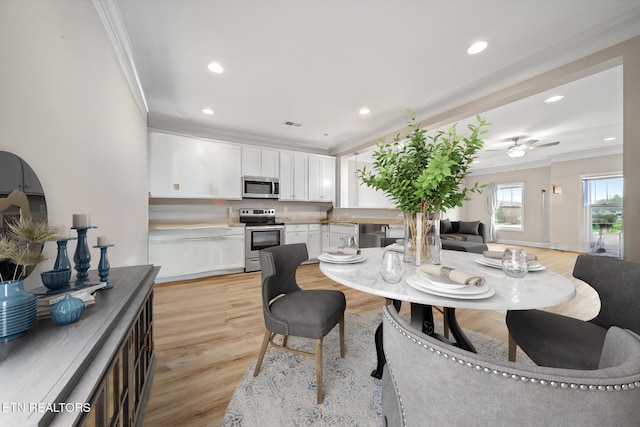 dining area featuring crown molding, recessed lighting, a ceiling fan, and light wood finished floors