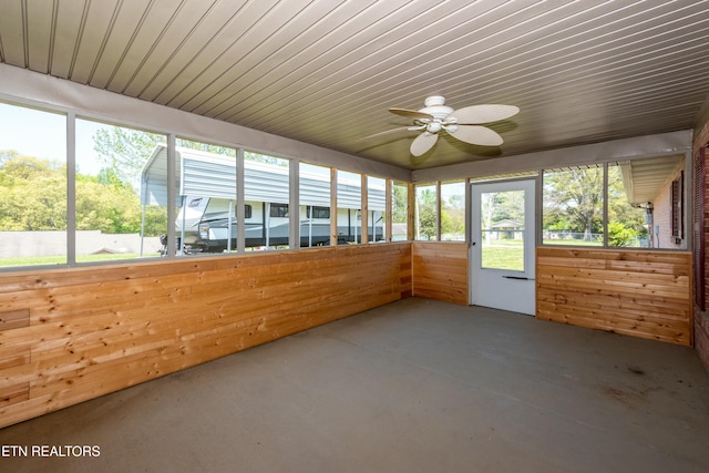 unfurnished sunroom with plenty of natural light and ceiling fan