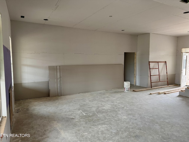 spare room featuring concrete flooring