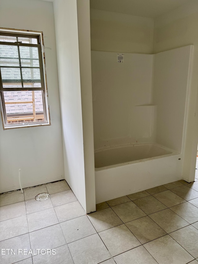 2131 Lantern Park Ln, Knoxville, TN 37932 - full bath featuring tile patterned flooring and shower / tub combination