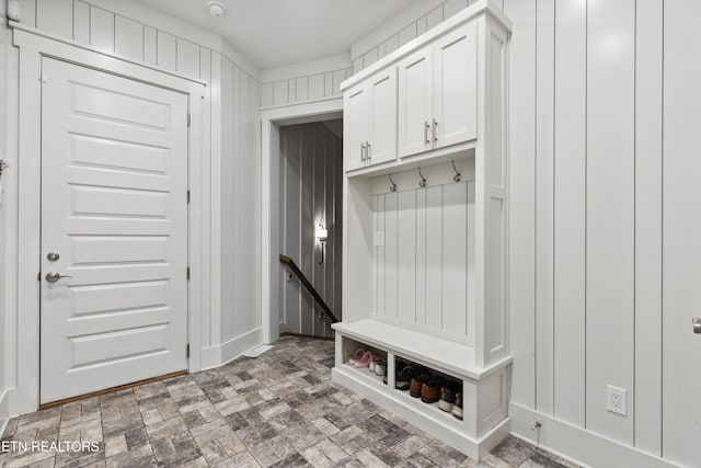 950 White Wing Rd, Lenoir City, TN 37771 - mudroom with brick floor and baseboards