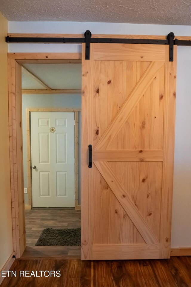 4662 Baker Hwy, Huntsville, TN 37756 - room details featuring a barn door, a textured ceiling, and wood finished floors