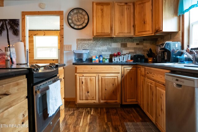 4662 Baker Hwy, Huntsville, TN 37756 - kitchen featuring dark wood finished floors, a sink, stainless steel appliances, dark countertops, and tasteful backsplash