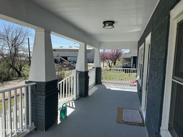 balcony featuring covered porch