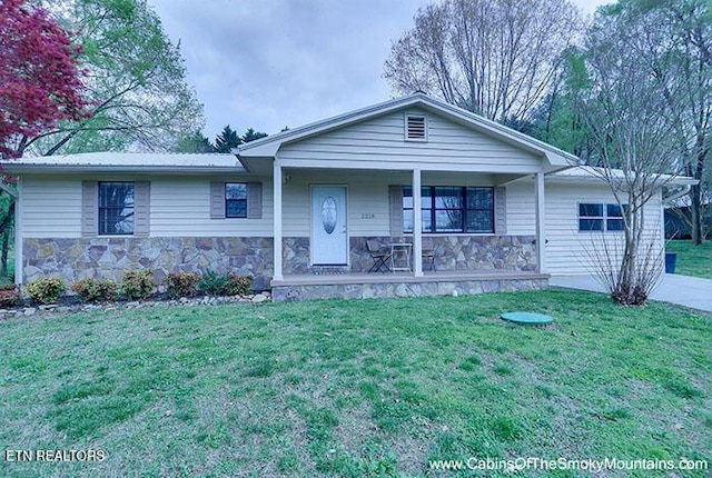 2218 Red Bank Cir, Sevierville, TN 37862 - single story home featuring a front lawn, a porch, and stone siding