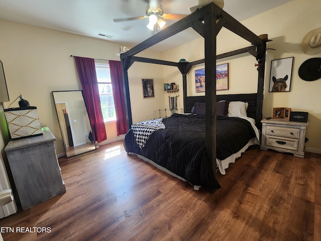 21876 E Coast Tellico Pkwy, Greenback, TN 37742 - bedroom featuring dark wood-type flooring, baseboards, visible vents, and ceiling fan