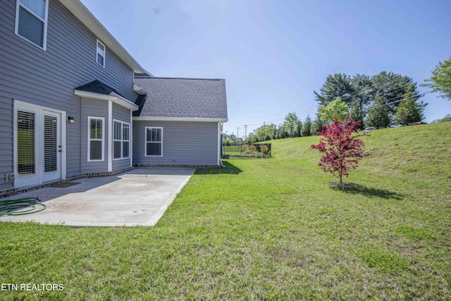 view of yard featuring a patio