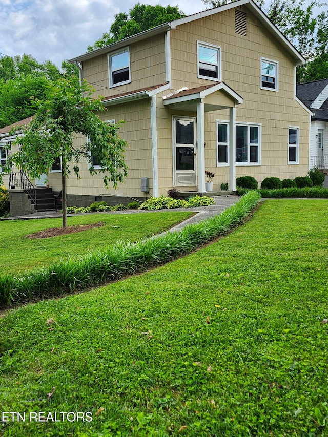 3009 Sanders Dr, Knoxville, TN 37918 - traditional-style home with a front yard
