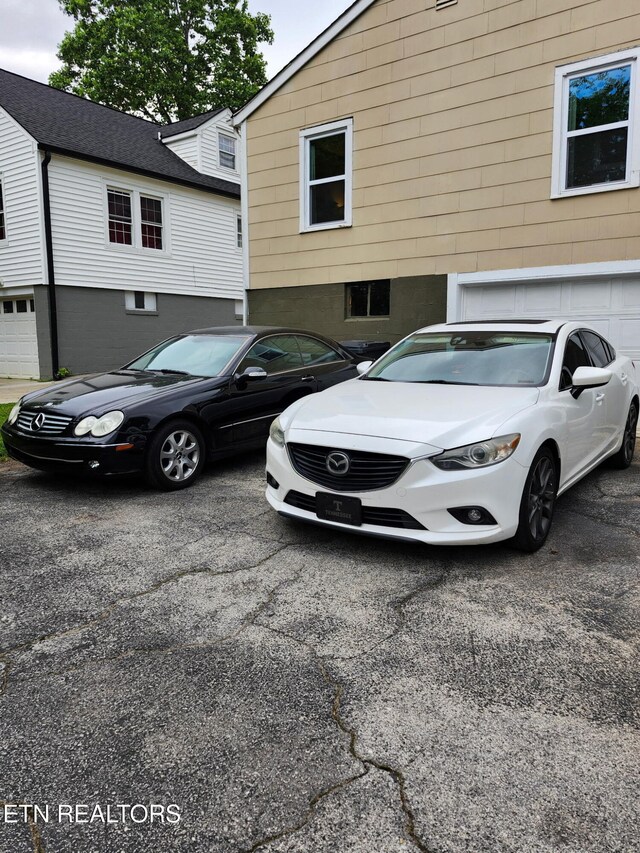 3009 Sanders Dr, Knoxville, TN 37918 - view of parking / parking lot