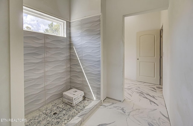 736 Cow Poke Ln, Rutledge, TN 37861 - bathroom featuring a tile shower and marble finish floor