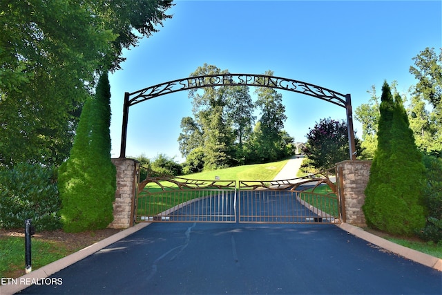 736 Cow Poke Ln, Rutledge, TN 37861 - view of gate with a lawn