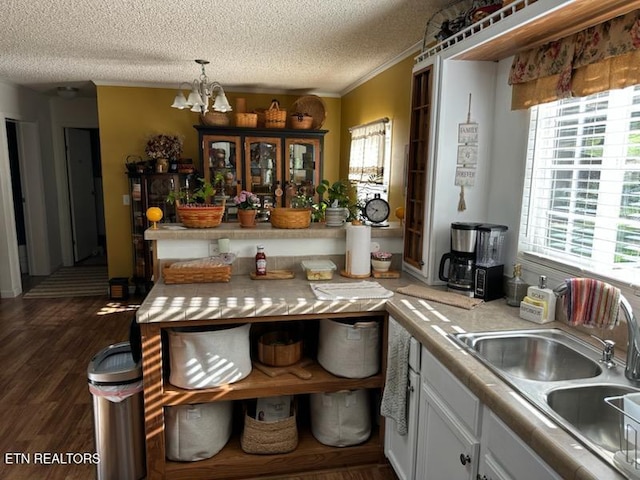 145 Liles Ln, Rocky Top, TN 37769 - kitchen featuring a sink, light countertops, a chandelier, a textured ceiling, and dark wood finished floors