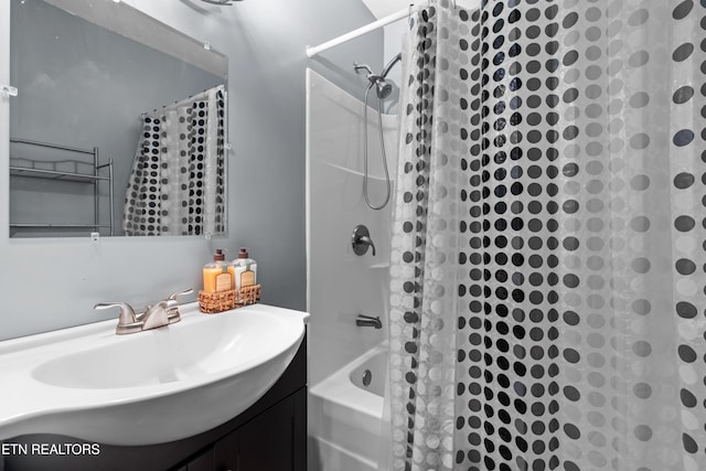 2560 Schisandra Ln Lane, Cosby, TN 37722 - full bath with vanity and shower / tub combo with curtain