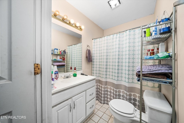 full bathroom featuring tile patterned floors, toilet, vanity, and a shower with curtain