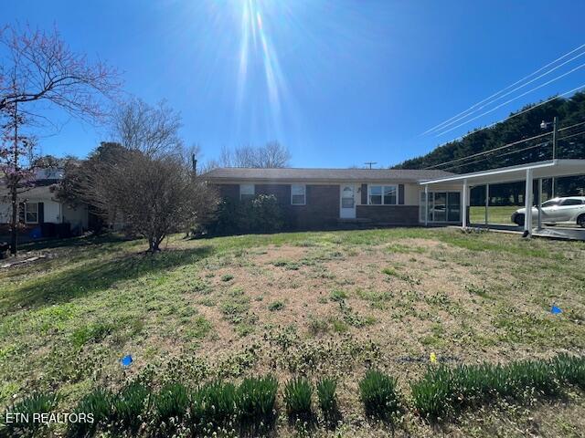 ranch-style home with a front yard