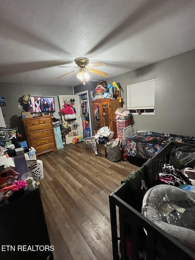 152 Country Way Dr, Lafollette, TN 37766 - bedroom featuring a ceiling fan, wood finished floors, and a textured ceiling