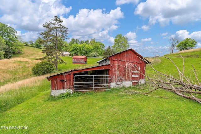 869 Poplar Grove Rd, Harrogate, TN 37752 - view of barn featuring a lawn