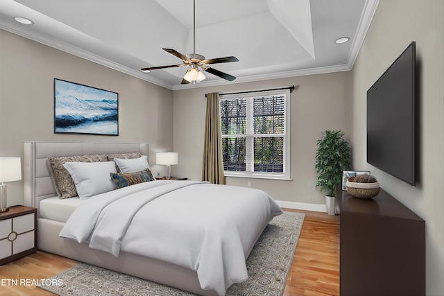bedroom featuring recessed lighting, light wood-type flooring, ornamental molding, baseboards, and ceiling fan