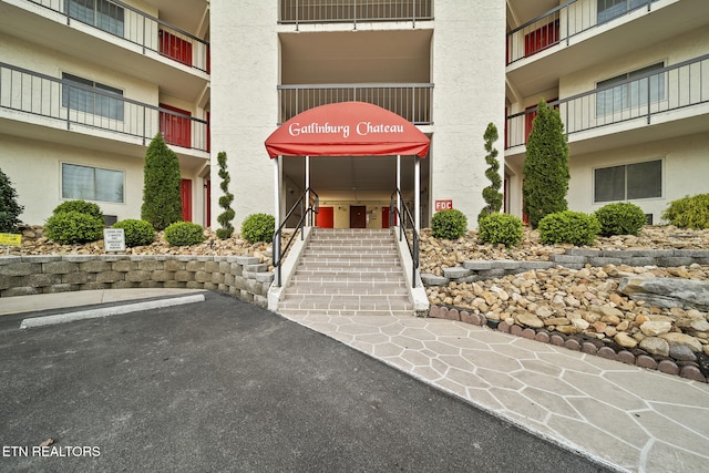 102 Baskins Creek Byp Unit 604, Gatlinburg, TN 37738 - doorway to property featuring stucco siding