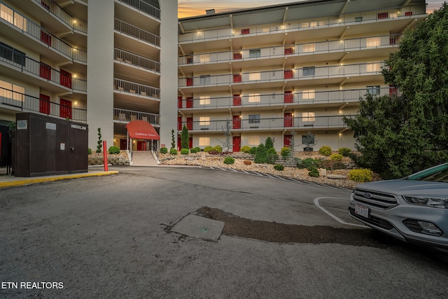 102 Baskins Creek Byp Unit 604, Gatlinburg, TN 37738 - view of property featuring uncovered parking