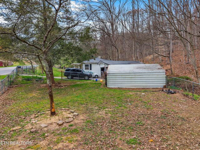 view of yard with an outbuilding and fence