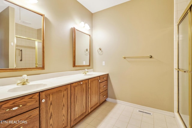 18 Inwood Dr, Fairfield Glade, TN 38558 - full bathroom with visible vents, a sink, and tiled shower