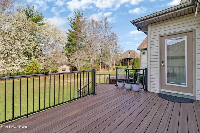 18 Inwood Dr, Fairfield Glade, TN 38558 - wooden deck featuring a yard