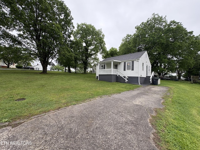 view of front of house with a front yard