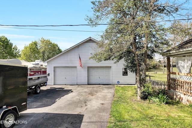 1533 Middlesettlements Rd, Maryville, TN 37801 - detached garage featuring fence