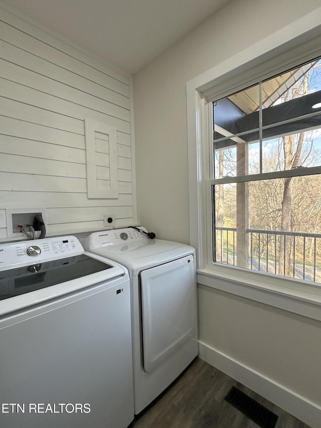 laundry area featuring laundry area, separate washer and dryer, visible vents, baseboards, and dark wood-style floors