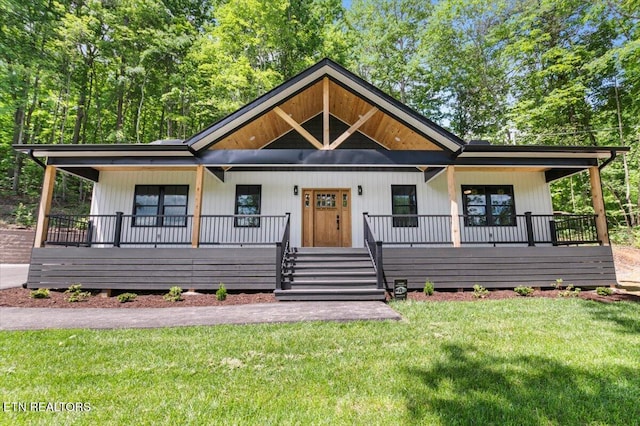 520 Ridge Rd, Caryville, TN 37714 - modern farmhouse style home with covered porch and a front lawn