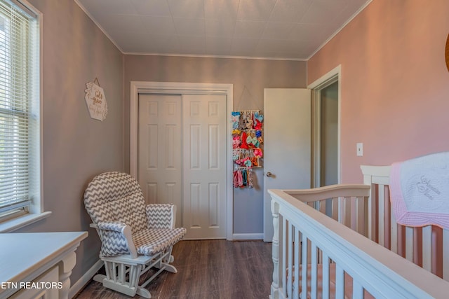 275 White Oak Rd, Oakdale, TN 37829 - bedroom featuring baseboards, a closet, crown molding, and dark wood-style flooring