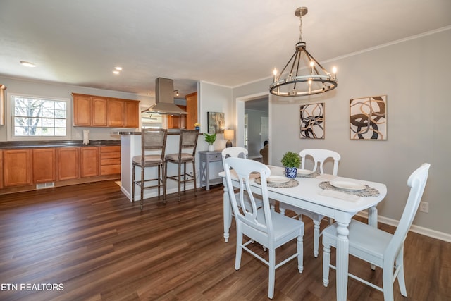 733 Waco Rd, Knoxville, TN 37919 - dining area featuring visible vents, baseboards, ornamental molding, dark wood-style floors, and a notable chandelier