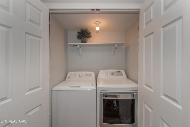 733 Waco Rd, Knoxville, TN 37919 - laundry area with washing machine and dryer and laundry area