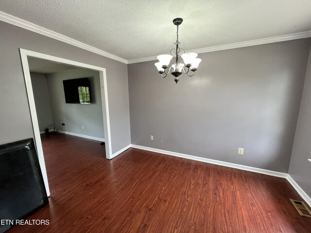 unfurnished room featuring baseboards, dark wood-type flooring, visible vents, and a chandelier