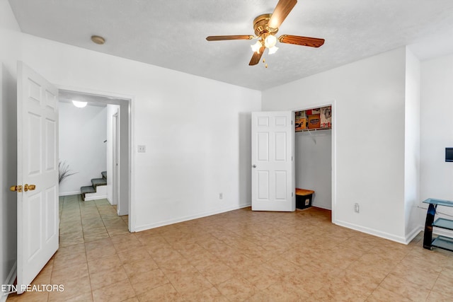 unfurnished bedroom featuring a closet, ceiling fan, and baseboards