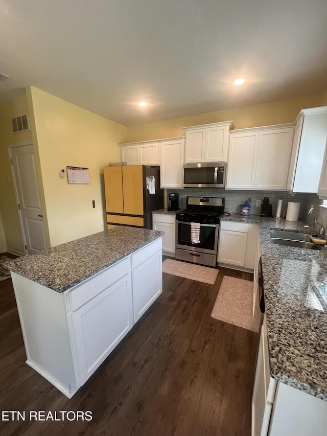 8071 Dennis Fox Ln, Knoxville, TN 37938 - kitchen with dark wood-style floors, a sink, visible vents, white cabinets, and appliances with stainless steel finishes
