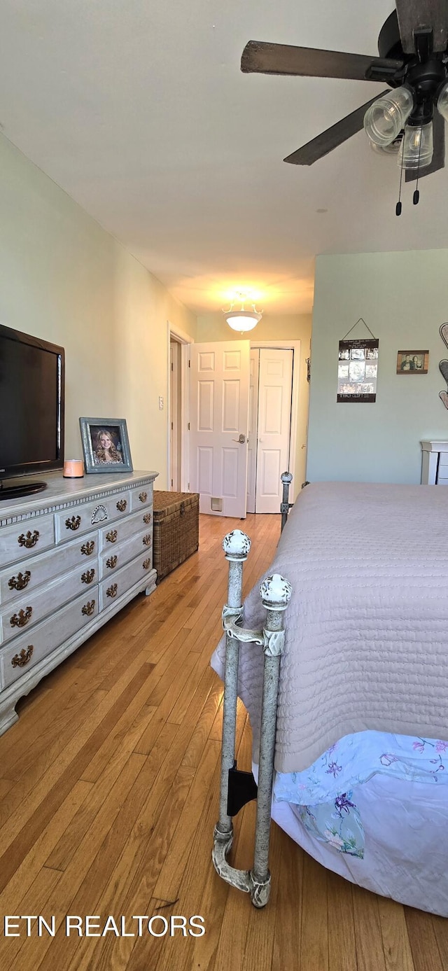 bedroom with light wood-style floors and a ceiling fan