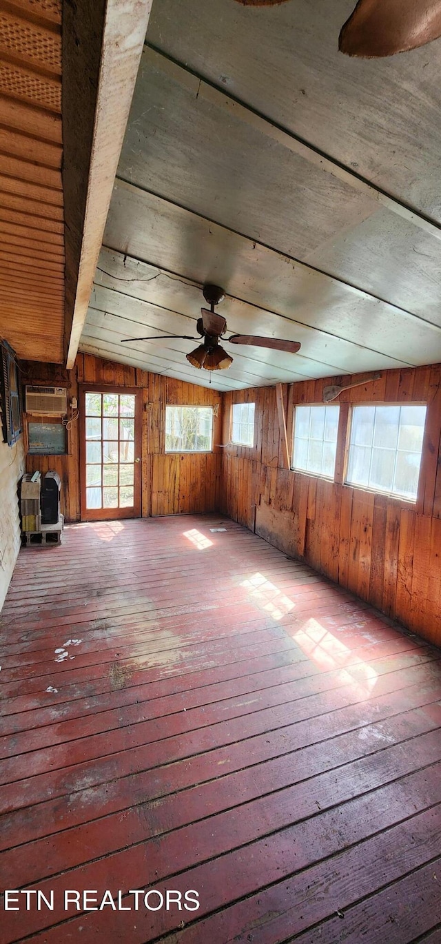deck with ceiling fan